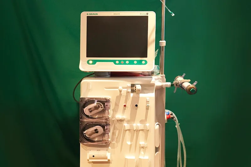 Dialog-dialysis-machine-b-braun.jpg — Jonas@sodratornet.se (CC BY-SA 4.0)